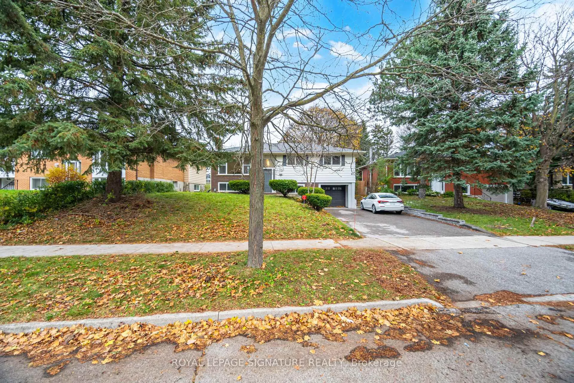 Photo 3 of 406 Tamarack Drive, Waterloo, Lakeshore Village — HOMEH