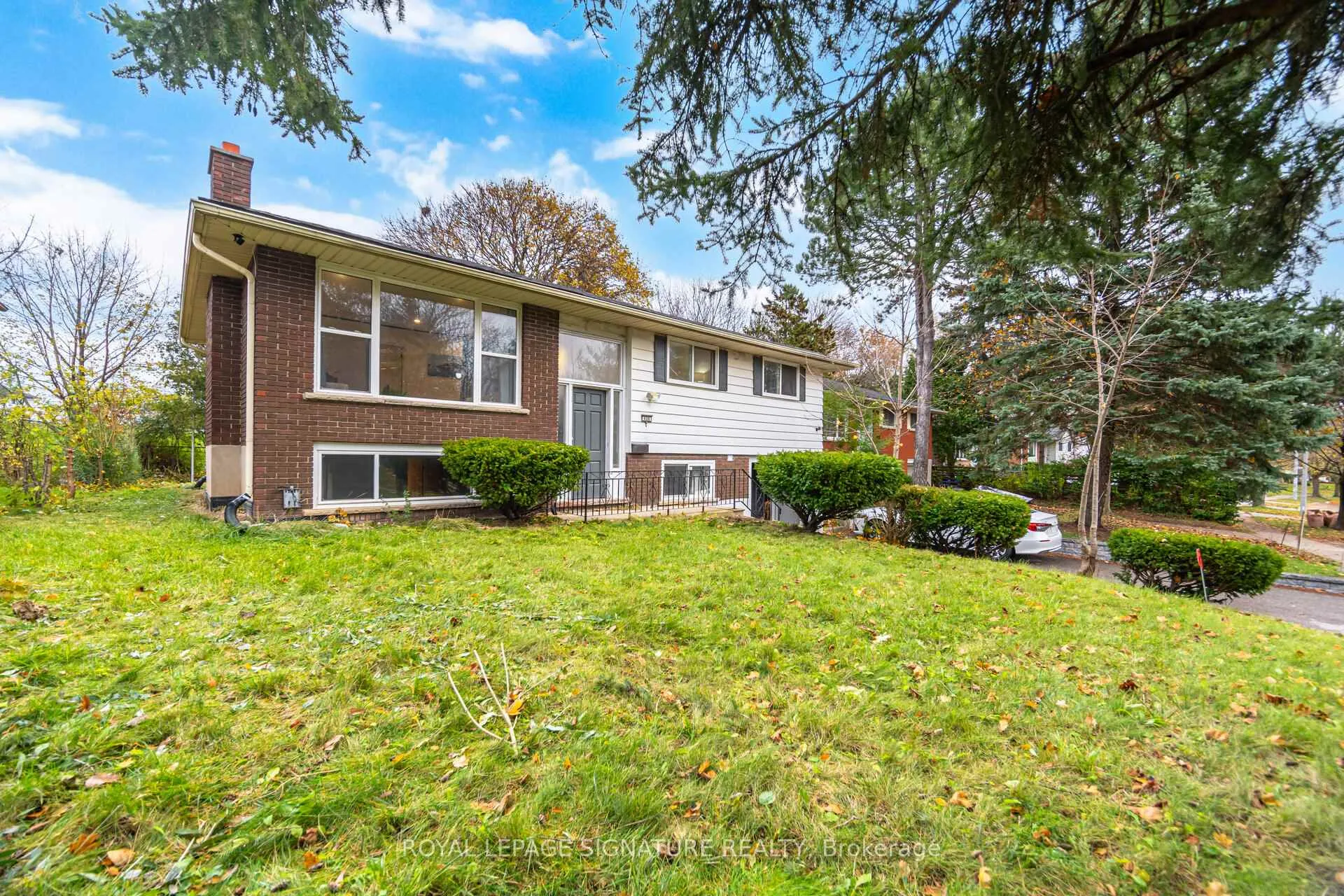 Photo 4 of 406 Tamarack Drive, Waterloo, Lakeshore Village — HOMEH