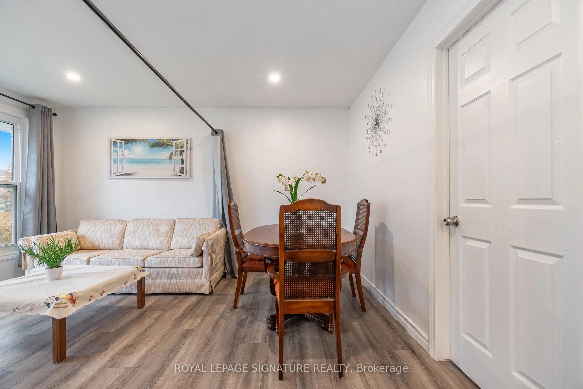 Photo 8 of 406 Tamarack Drive, Waterloo, Lakeshore Village — HOMEH