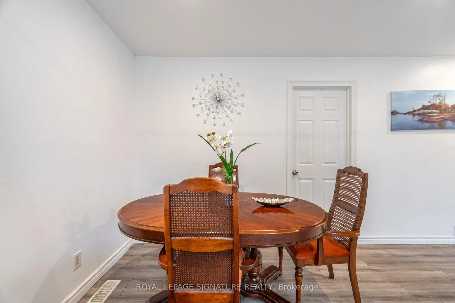 Photo 9 of 406 Tamarack Drive, Waterloo, Lakeshore Village — HOMEH