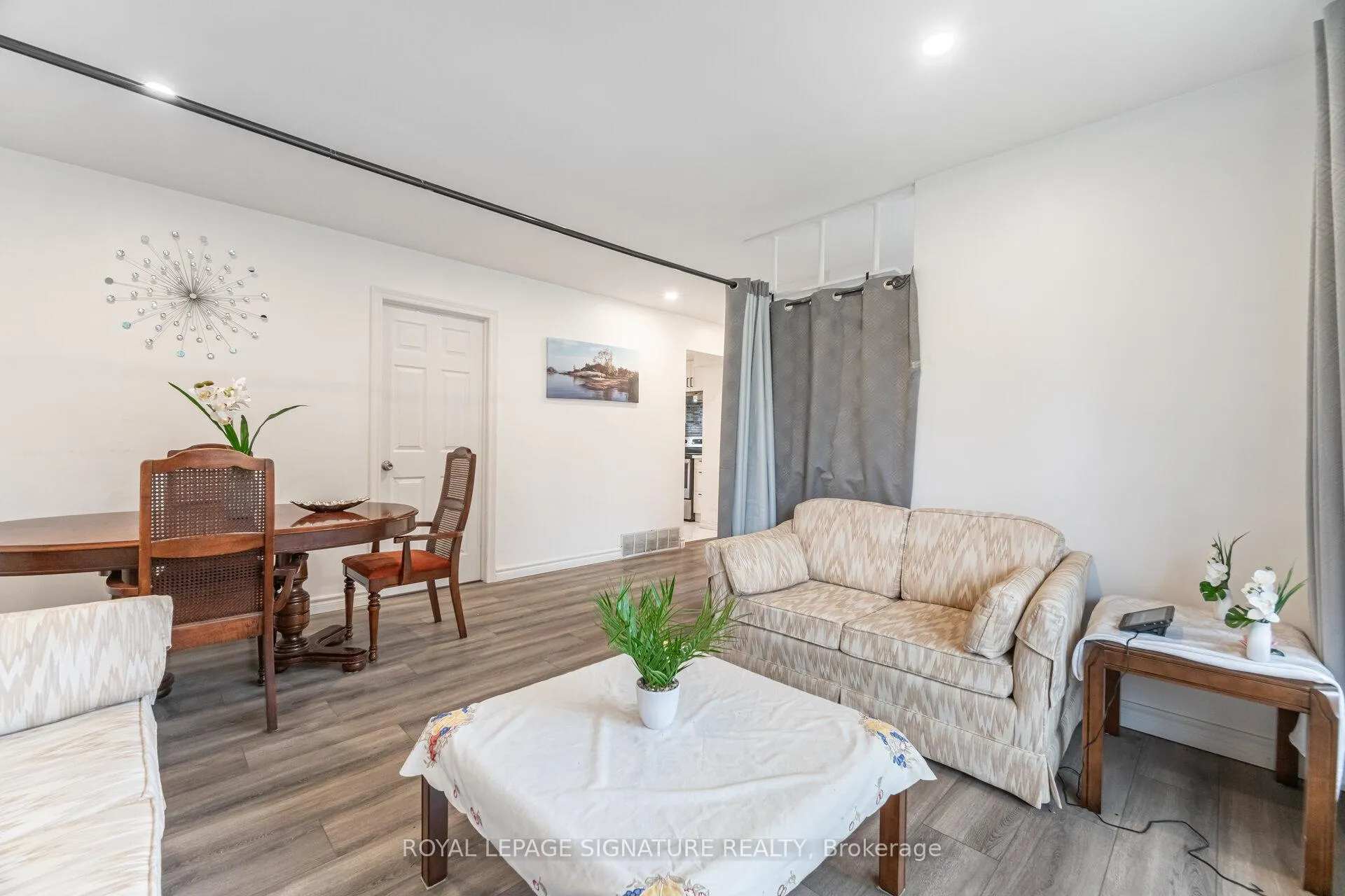 Photo 12 of 406 Tamarack Drive, Waterloo, Lakeshore Village — HOMEH