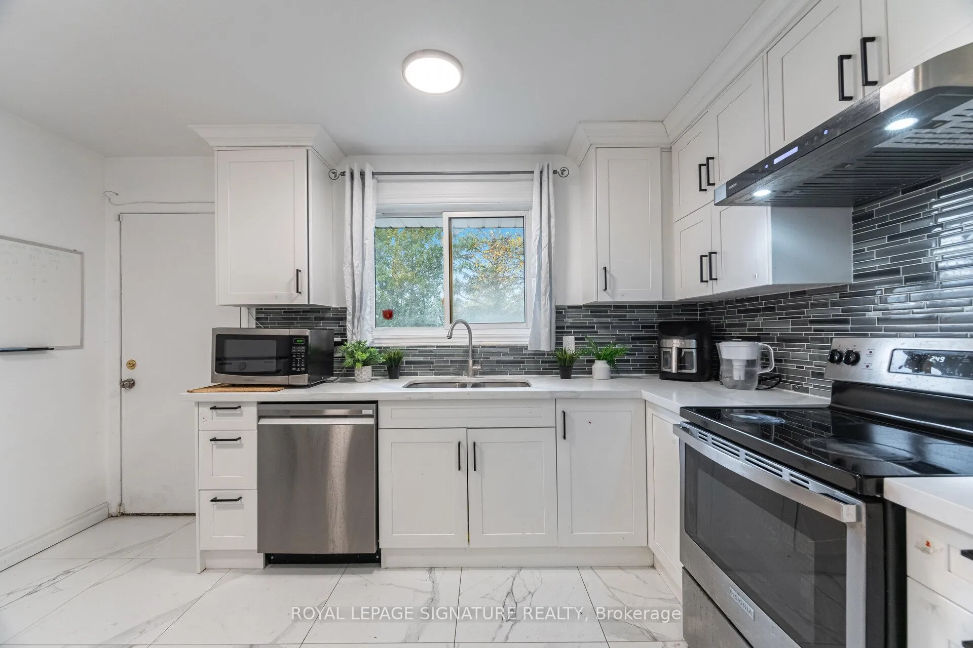 Photo 13 of 406 Tamarack Drive, Waterloo, Lakeshore Village — HOMEH