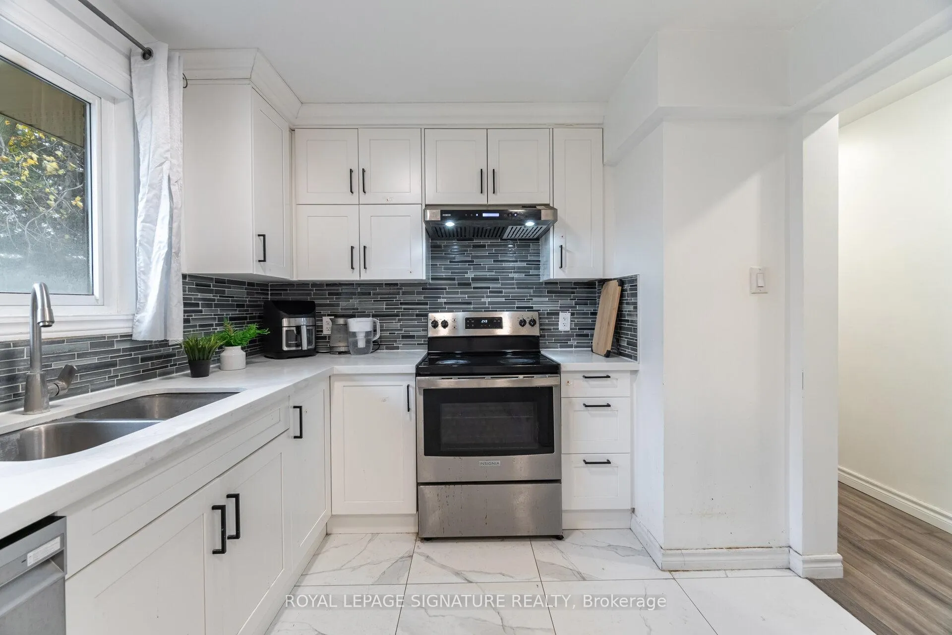 Photo 14 of 406 Tamarack Drive, Waterloo, Lakeshore Village — HOMEH