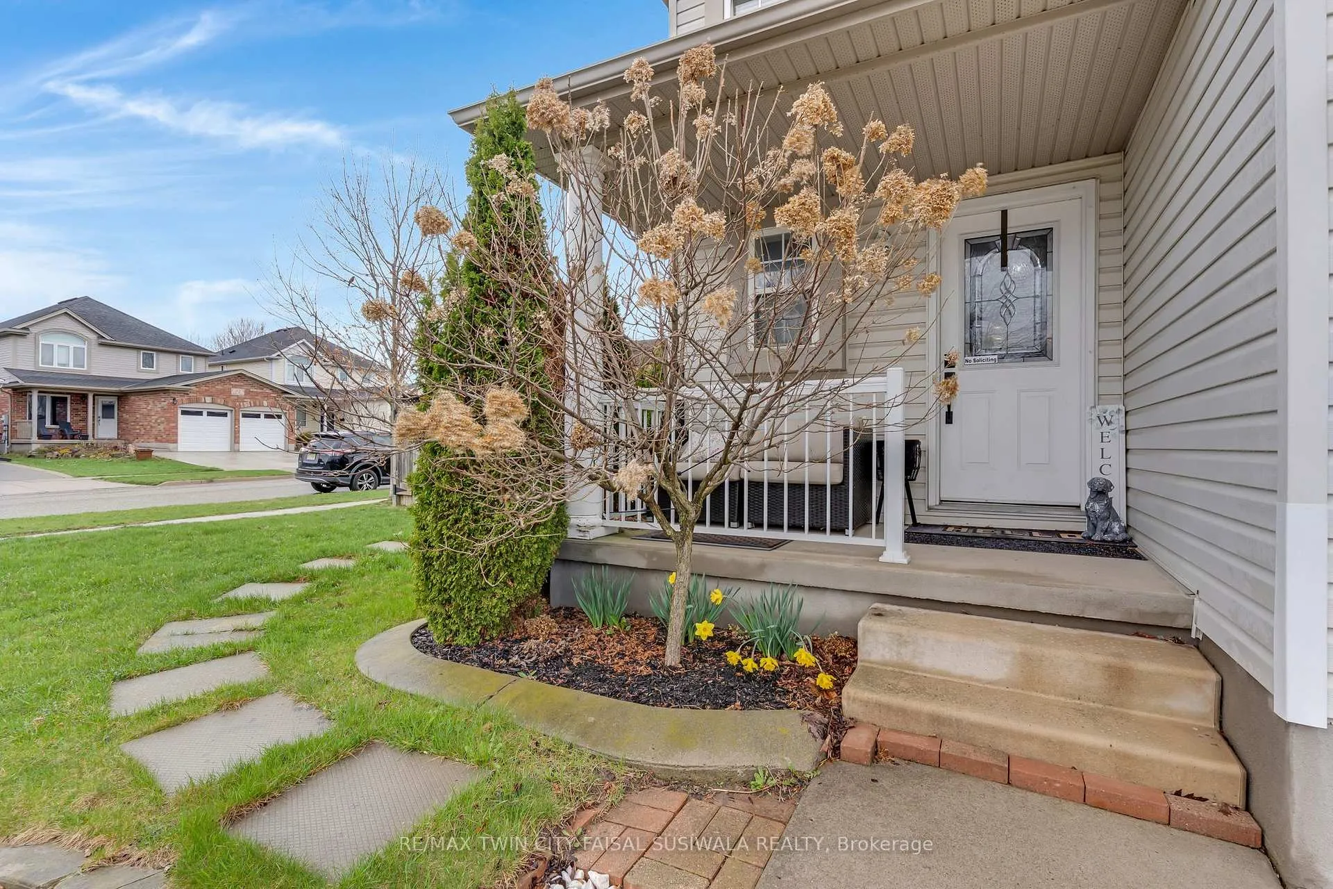 Photo 2 of 115 Sweeney Crescent, Cambridge — HOMEH