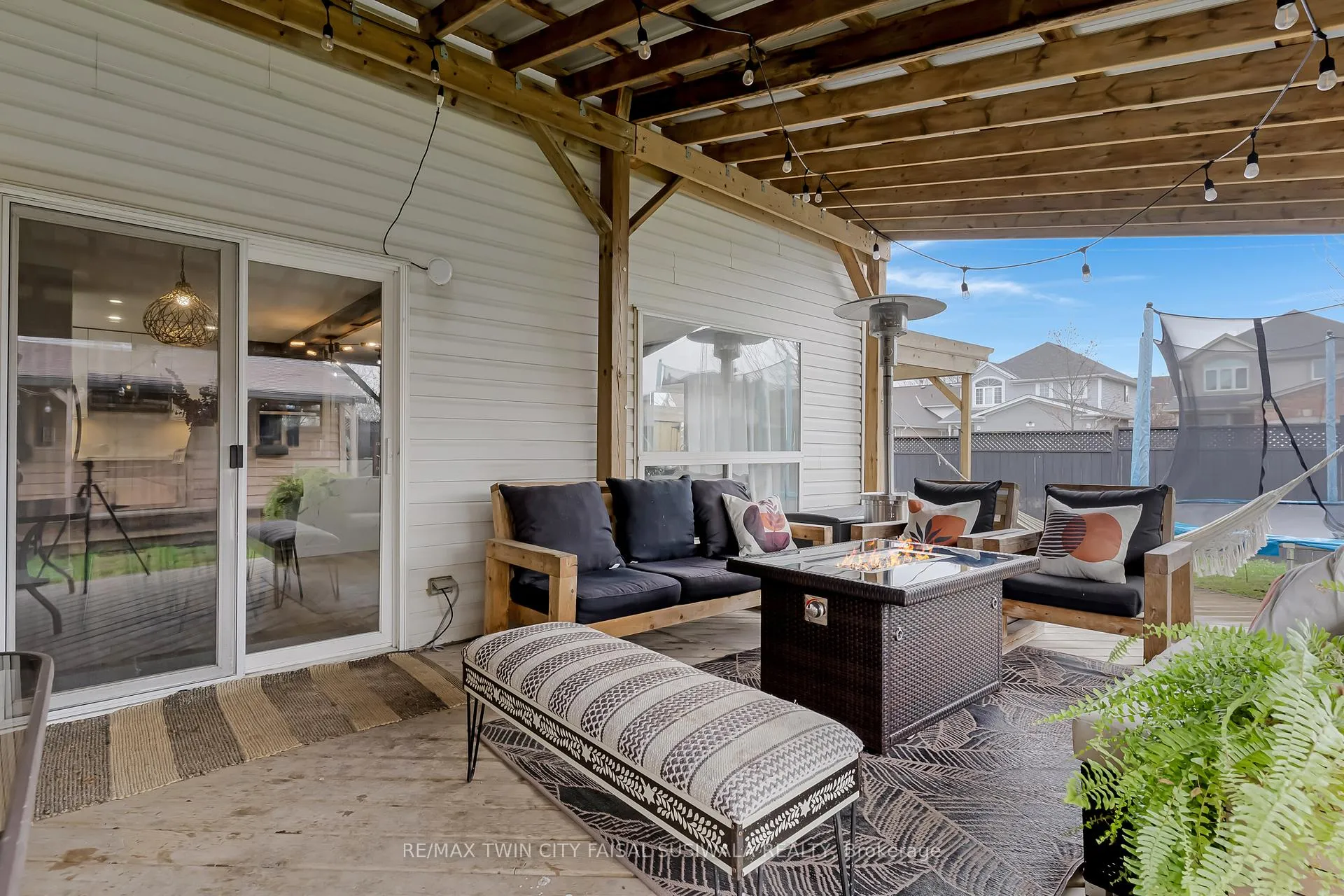 Photo 4 of 115 Sweeney Crescent, Cambridge — HOMEH