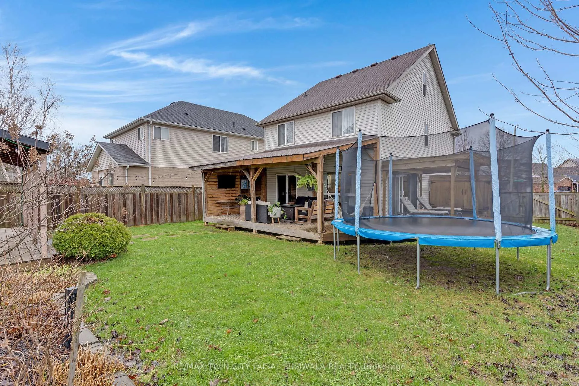 Photo 8 of 115 Sweeney Crescent, Cambridge — HOMEH