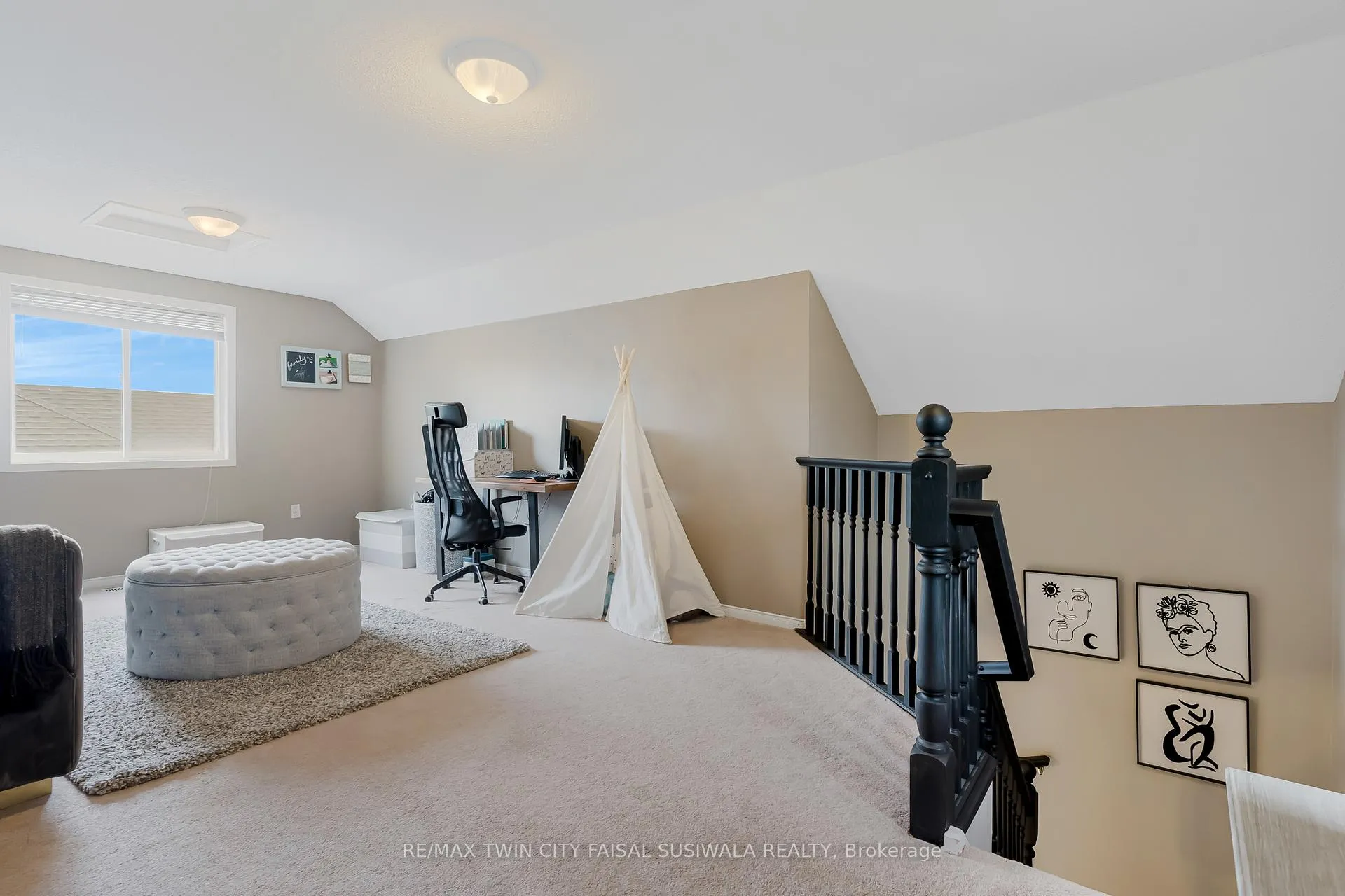 Photo 32 of 115 Sweeney Crescent, Cambridge — HOMEH