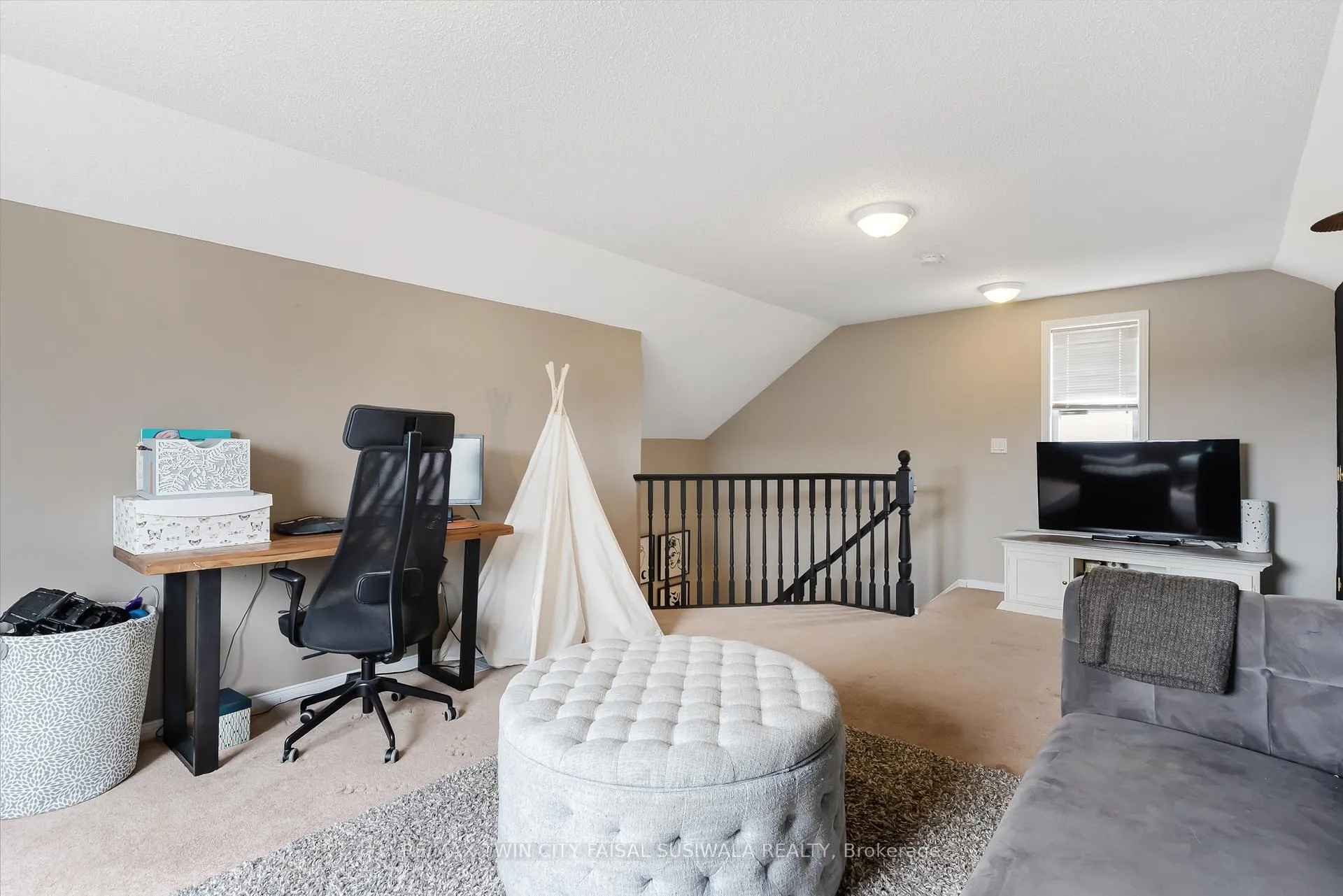 Photo 33 of 115 Sweeney Crescent, Cambridge — HOMEH
