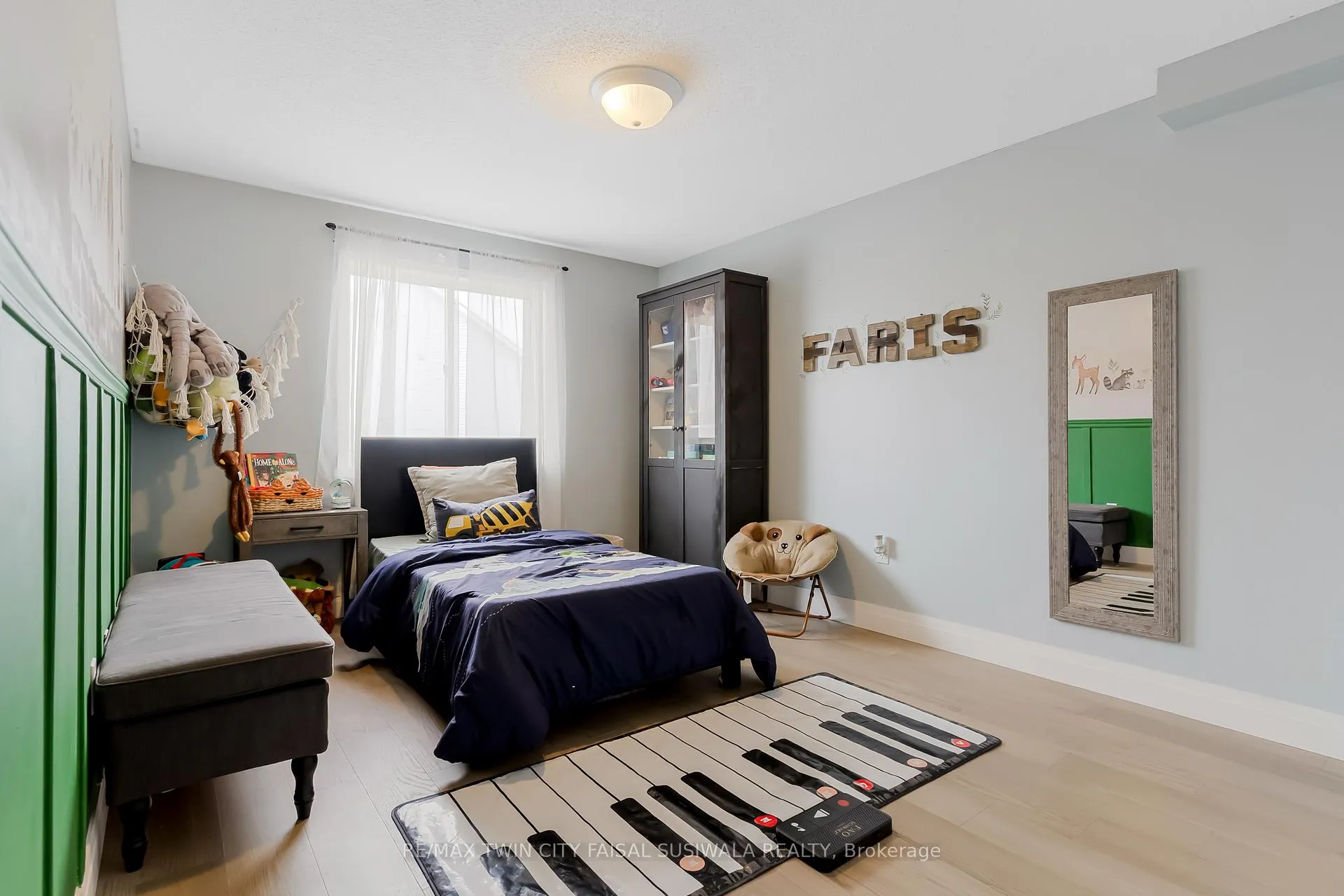 Photo 37 of 115 Sweeney Crescent, Cambridge — HOMEH