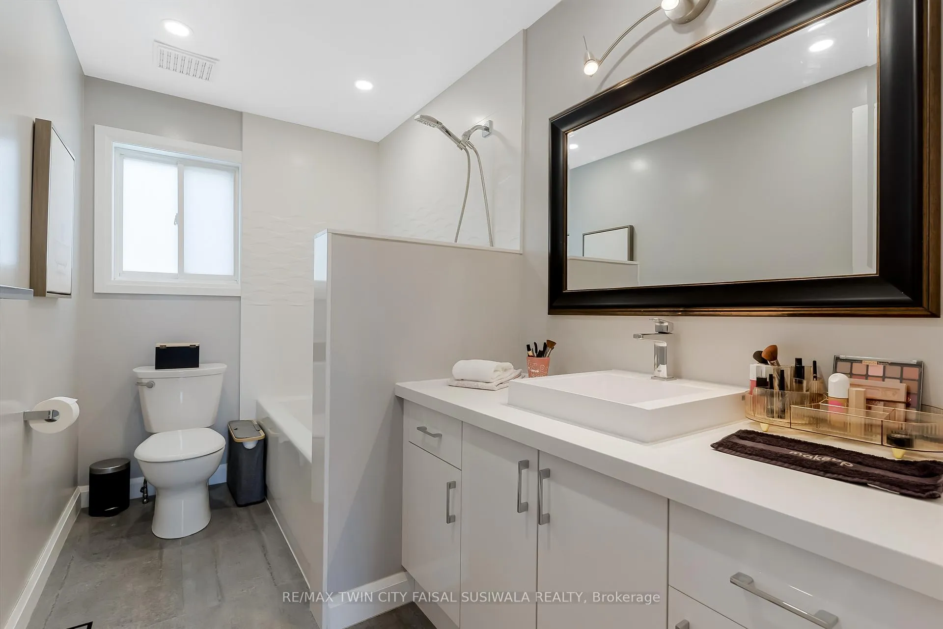 Photo 38 of 115 Sweeney Crescent, Cambridge — HOMEH