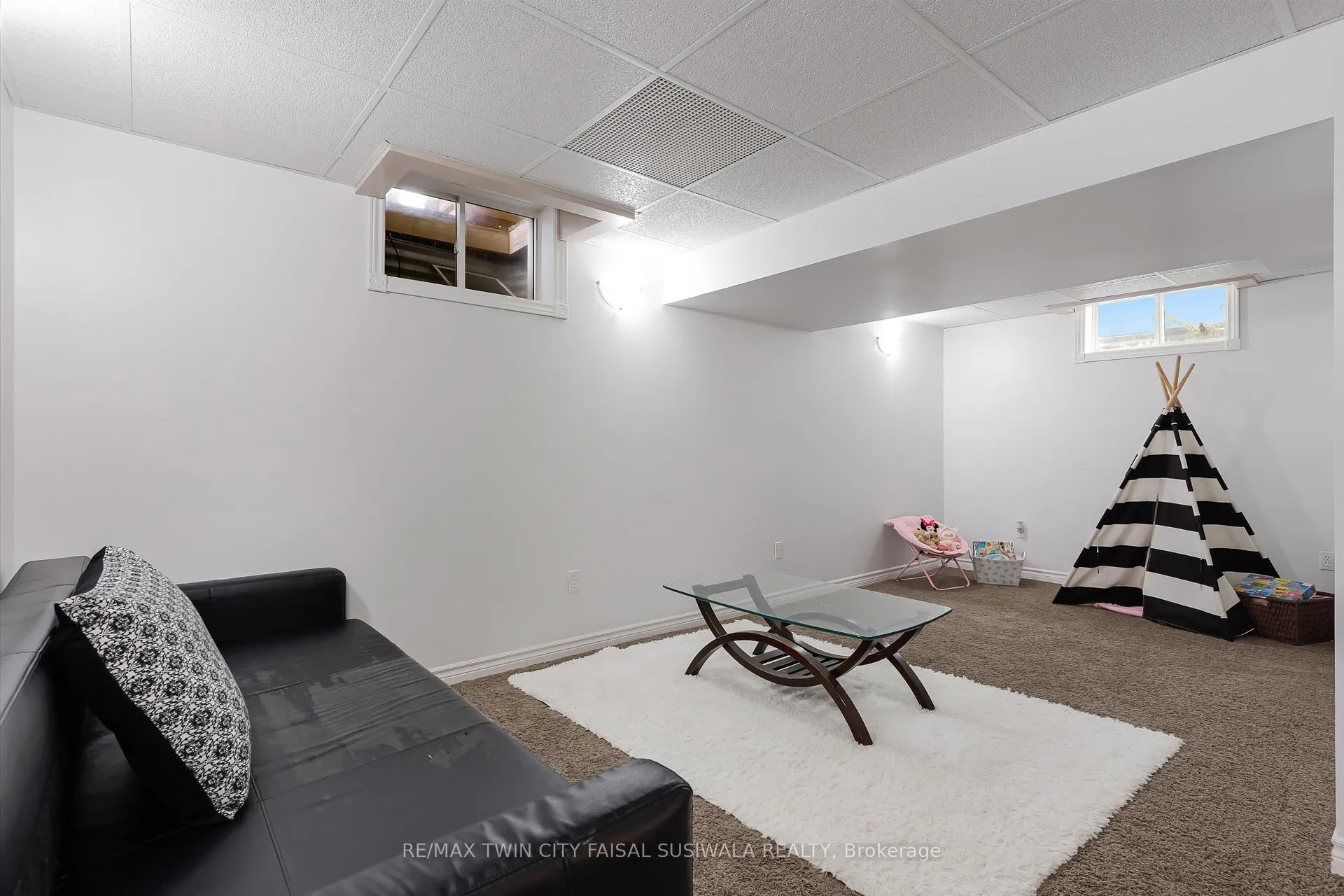 Photo 40 of 115 Sweeney Crescent, Cambridge — HOMEH