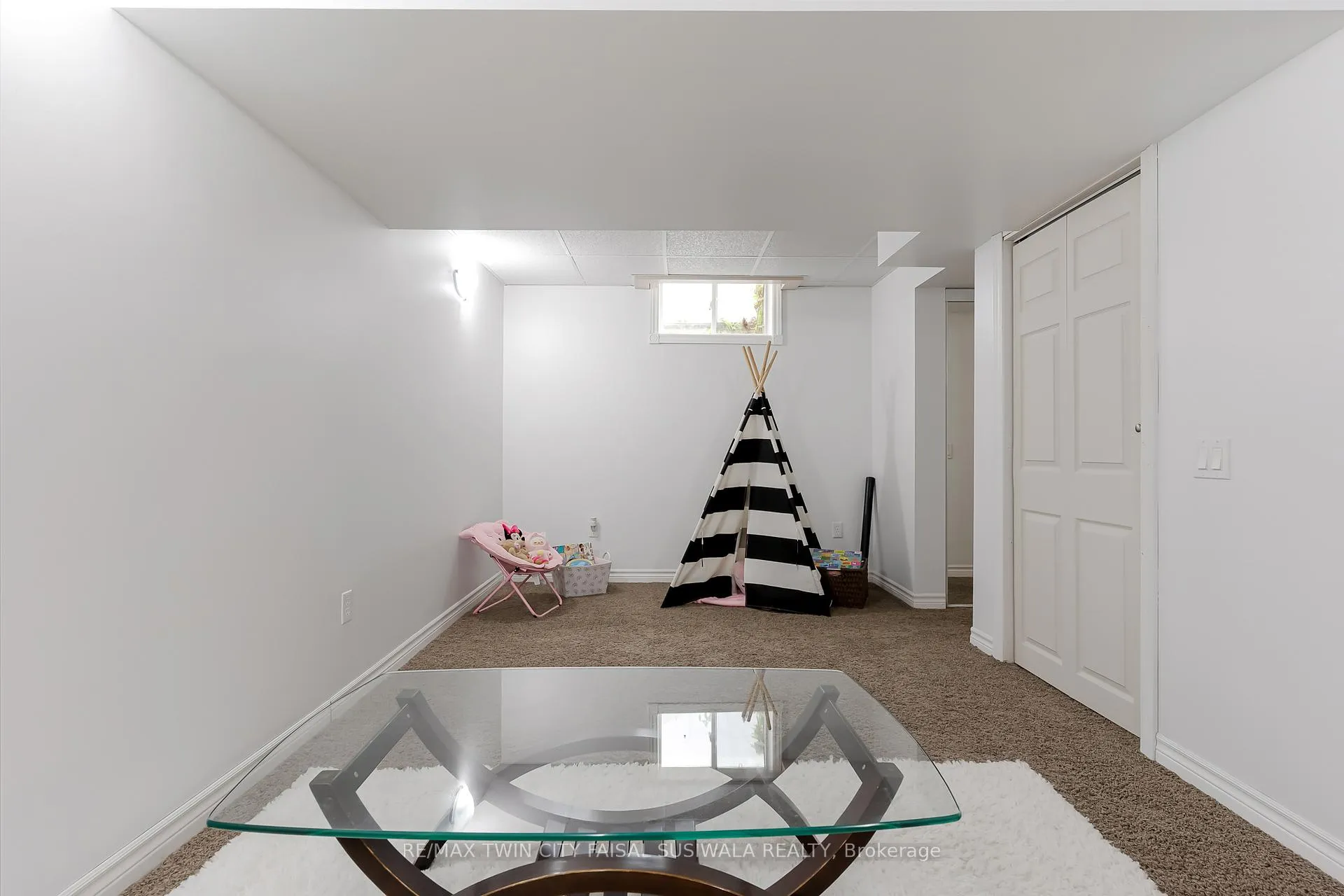Photo 41 of 115 Sweeney Crescent, Cambridge — HOMEH