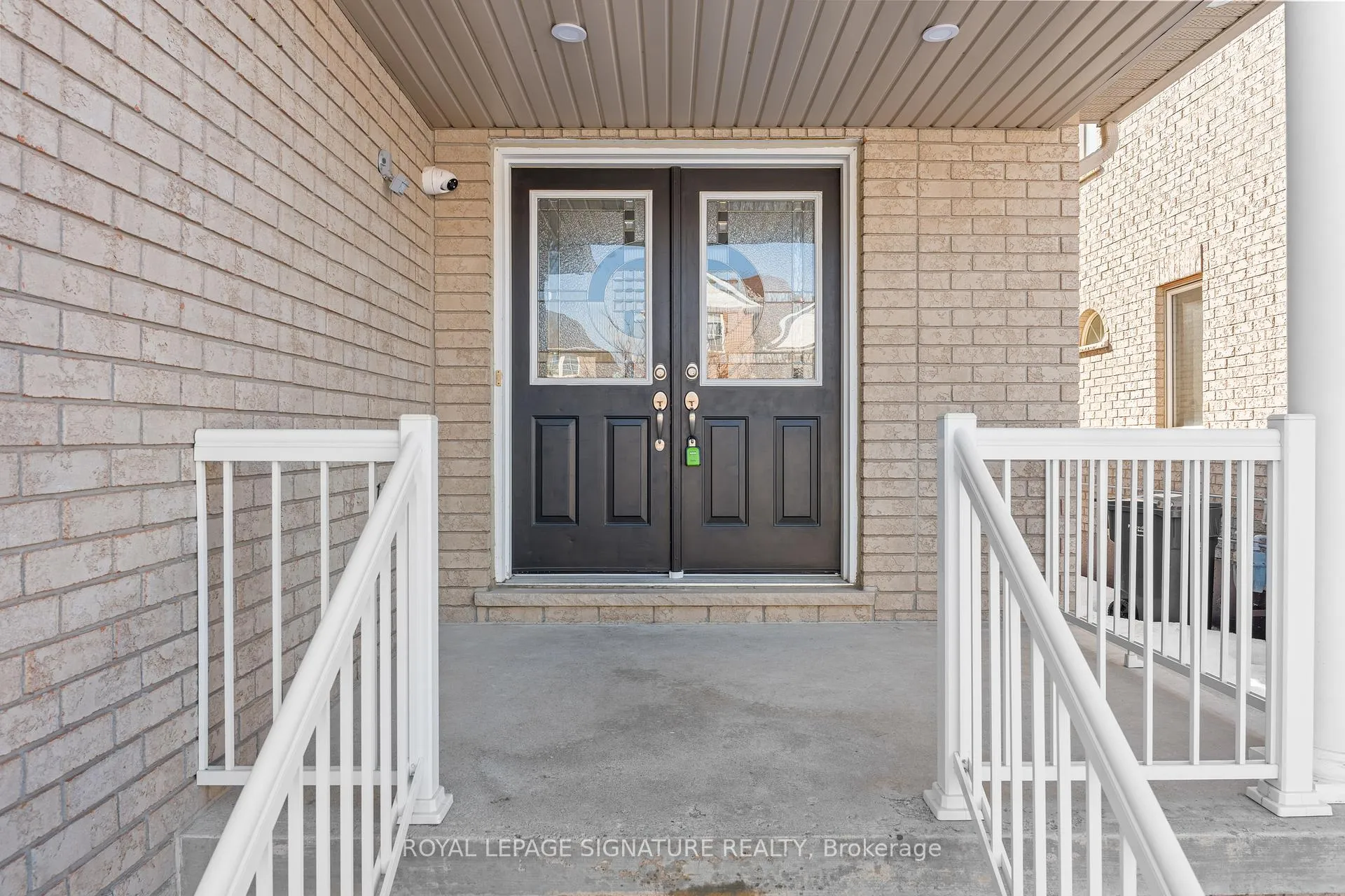 Photo 2 of Unit Main/Upper, 16 Newark Way, Brampton, Fletcher's Meadow — HOMEH
