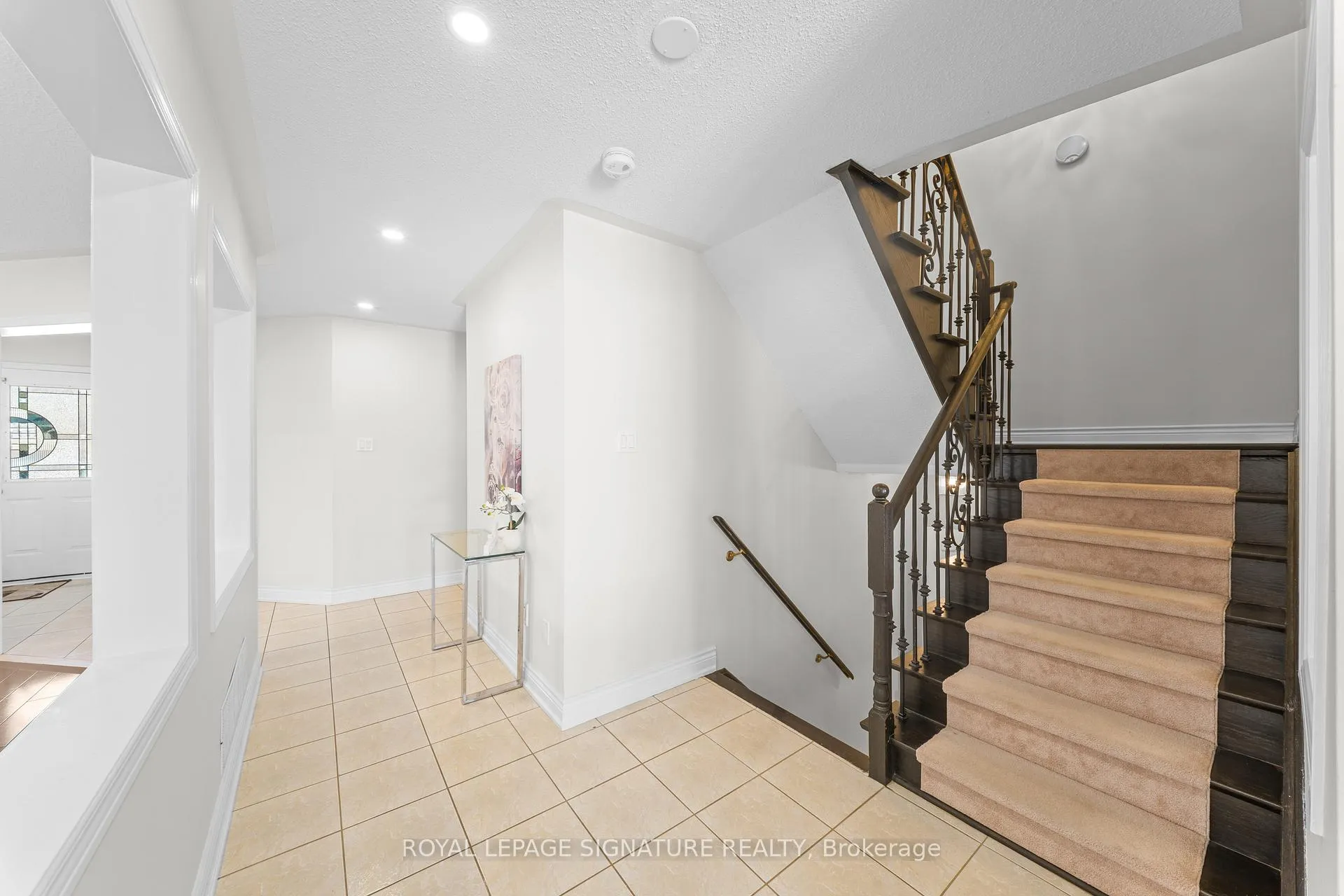 Photo 8 of Unit Main/Upper, 16 Newark Way, Brampton, Fletcher's Meadow — HOMEH