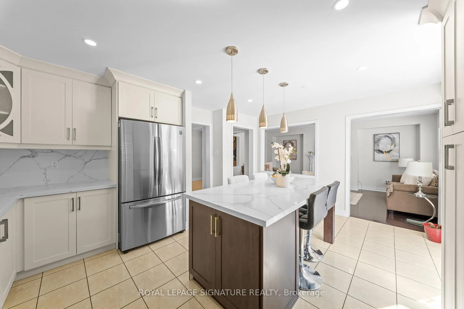 Photo 12 of Unit Main/Upper, 16 Newark Way, Brampton, Fletcher's Meadow — HOMEH