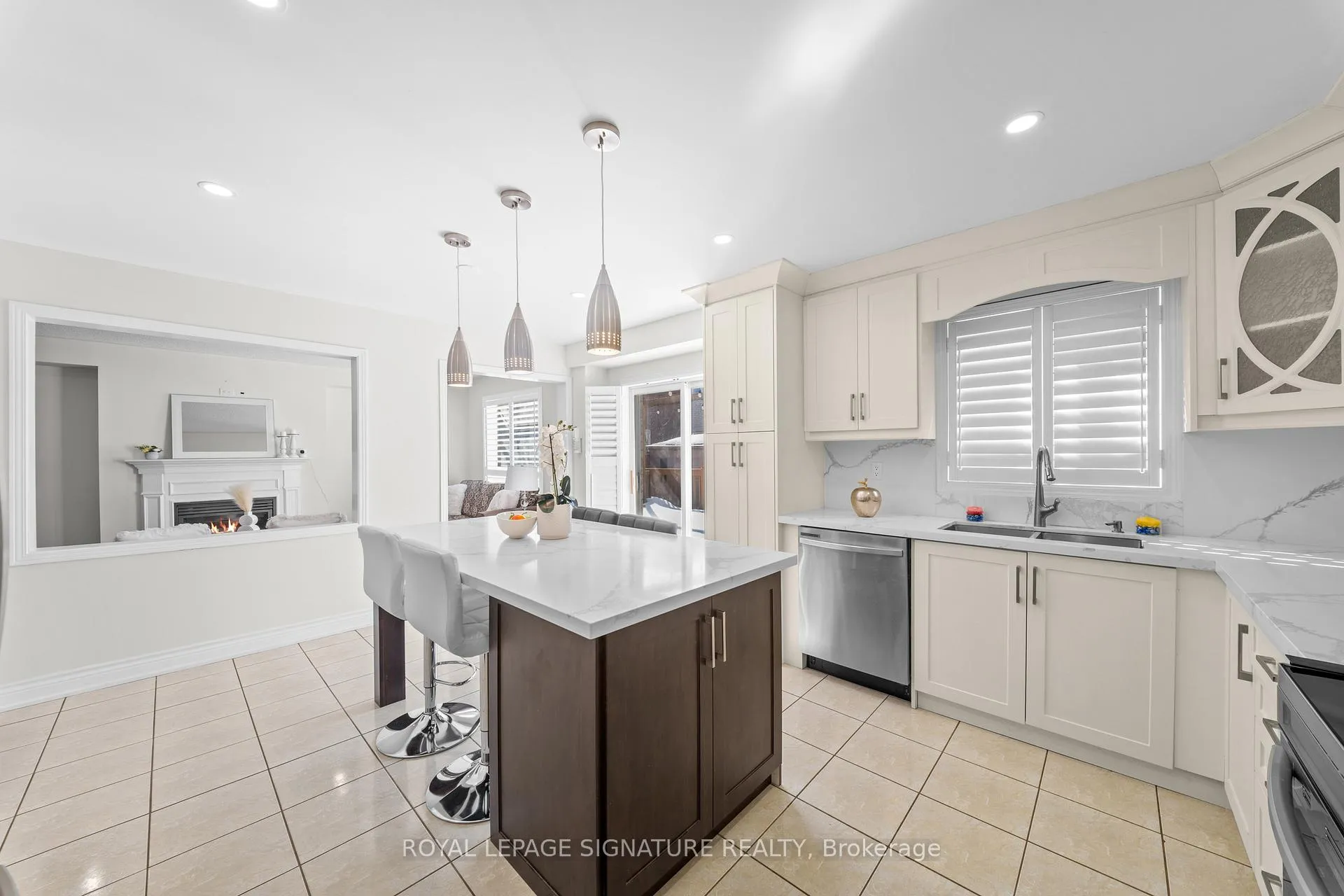 Photo 13 of Unit Main/Upper, 16 Newark Way, Brampton, Fletcher's Meadow — HOMEH