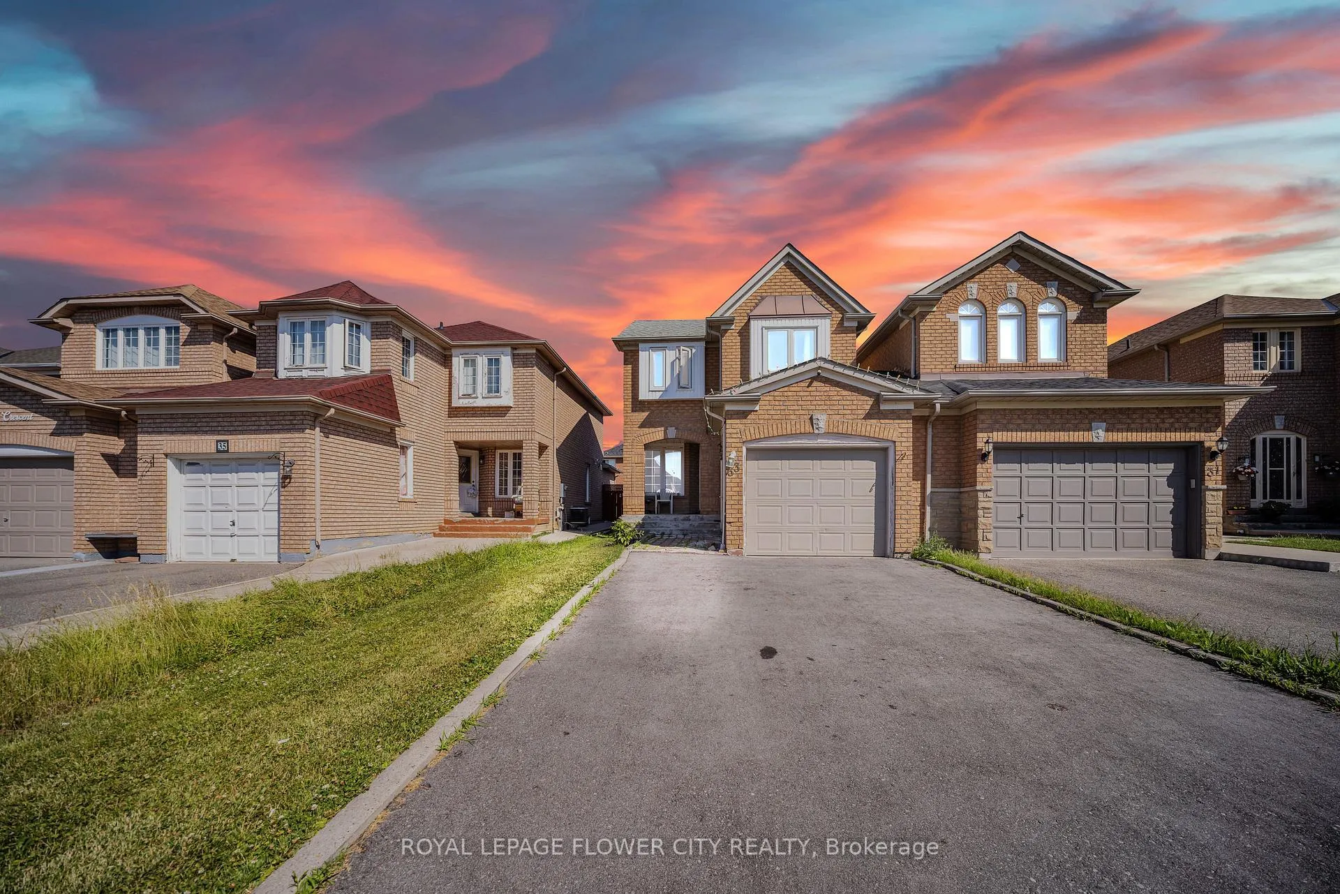 Front of 33 Fiddleneck Crescent