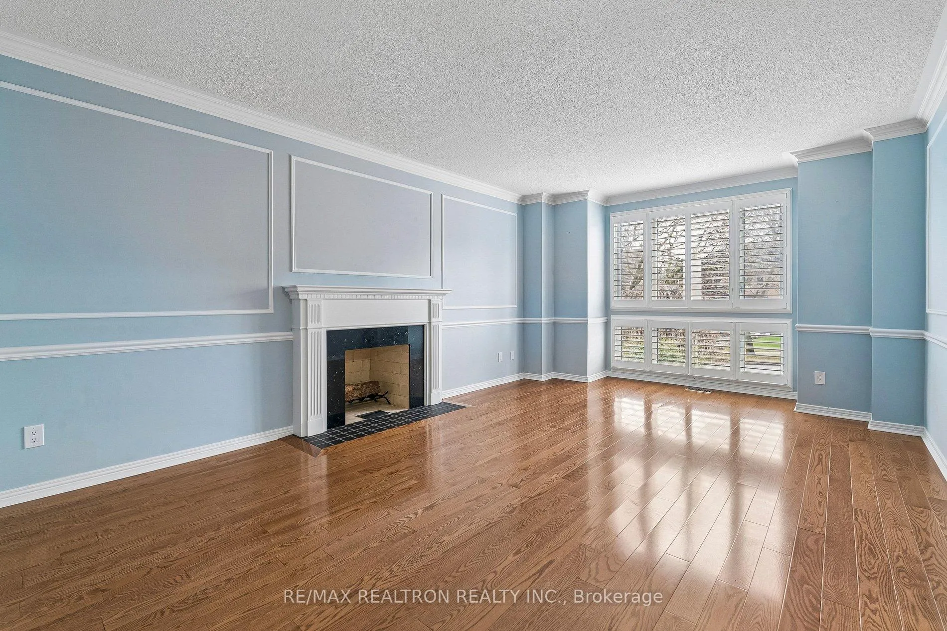 Photo 5 of 108 Cranberry Lane, Aurora, Aurora Highlands — HOMEH