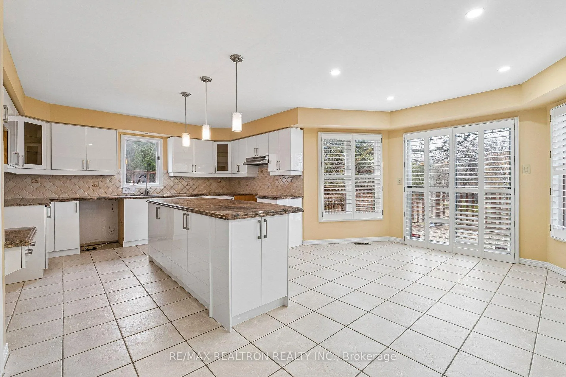 Photo 10 of 108 Cranberry Lane, Aurora, Aurora Highlands — HOMEH