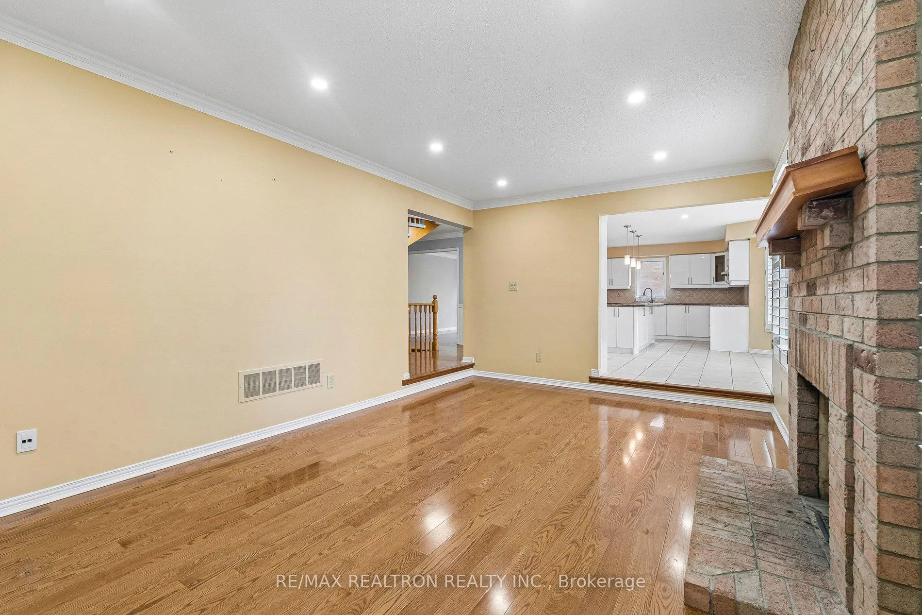 Photo 15 of 108 Cranberry Lane, Aurora, Aurora Highlands — HOMEH