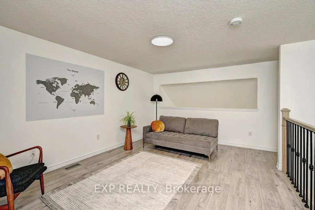 Photo 12 of 795 Laurelwood Drive, Waterloo, Columbia Forest — HOMEH