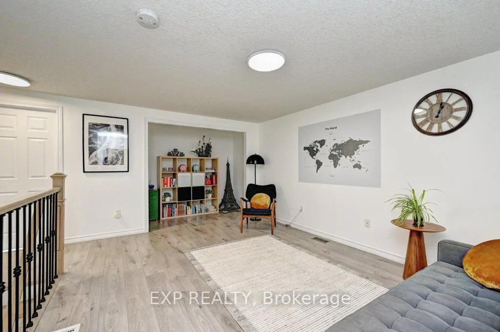 Photo 13 of 795 Laurelwood Drive, Waterloo, Columbia Forest — HOMEH
