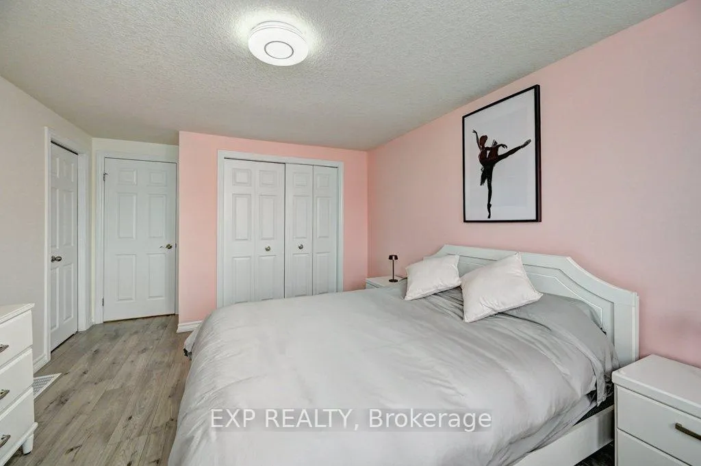 Photo 14 of 795 Laurelwood Drive, Waterloo, Columbia Forest — HOMEH