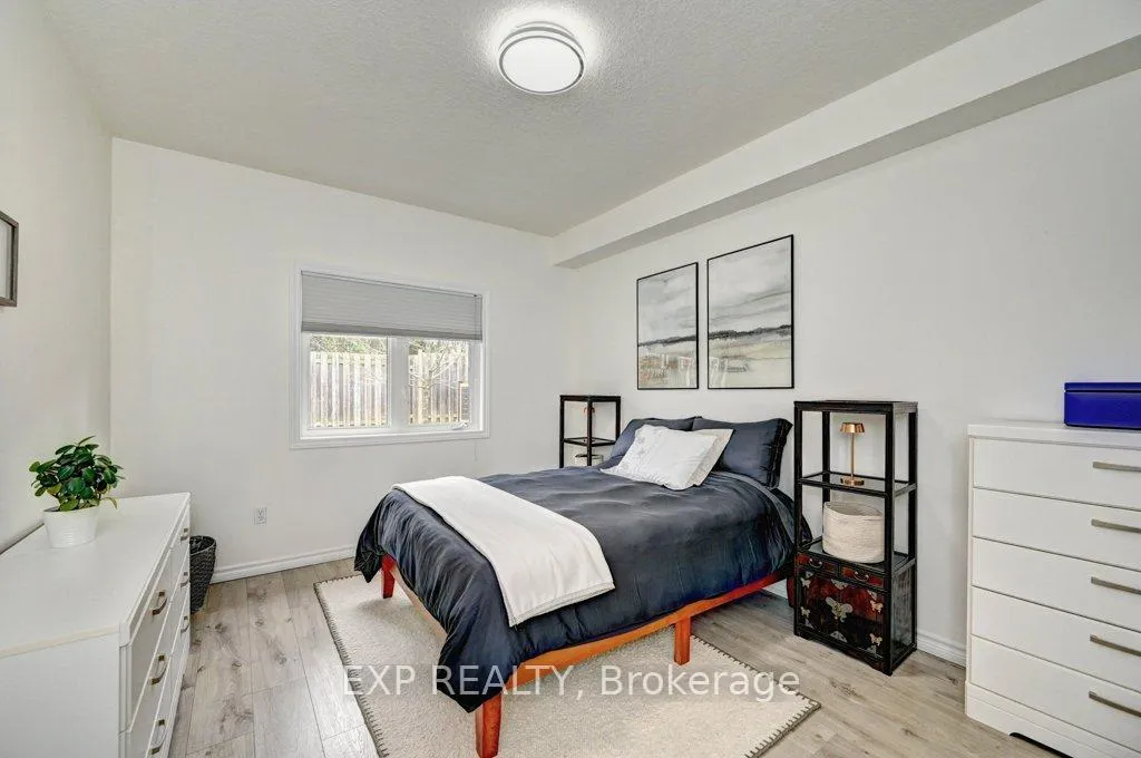 Photo 18 of 795 Laurelwood Drive, Waterloo, Columbia Forest — HOMEH