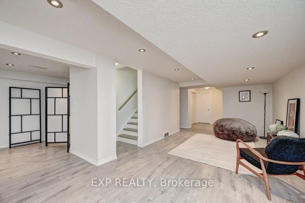 Photo 21 of 795 Laurelwood Drive, Waterloo, Columbia Forest — HOMEH