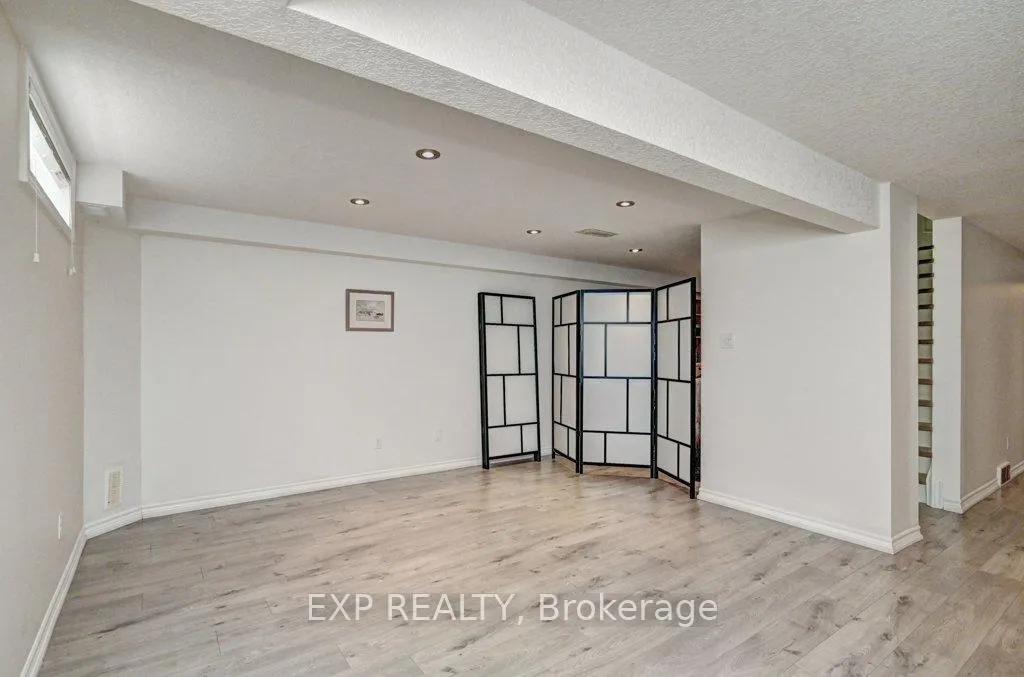 Photo 23 of 795 Laurelwood Drive, Waterloo, Columbia Forest — HOMEH