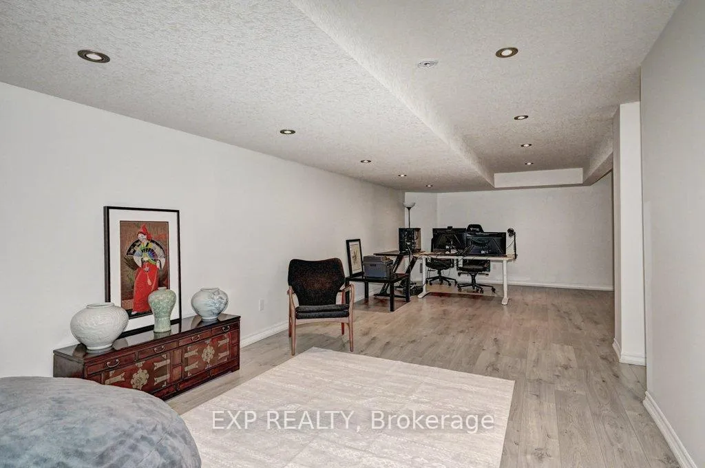 Photo 25 of 795 Laurelwood Drive, Waterloo, Columbia Forest — HOMEH