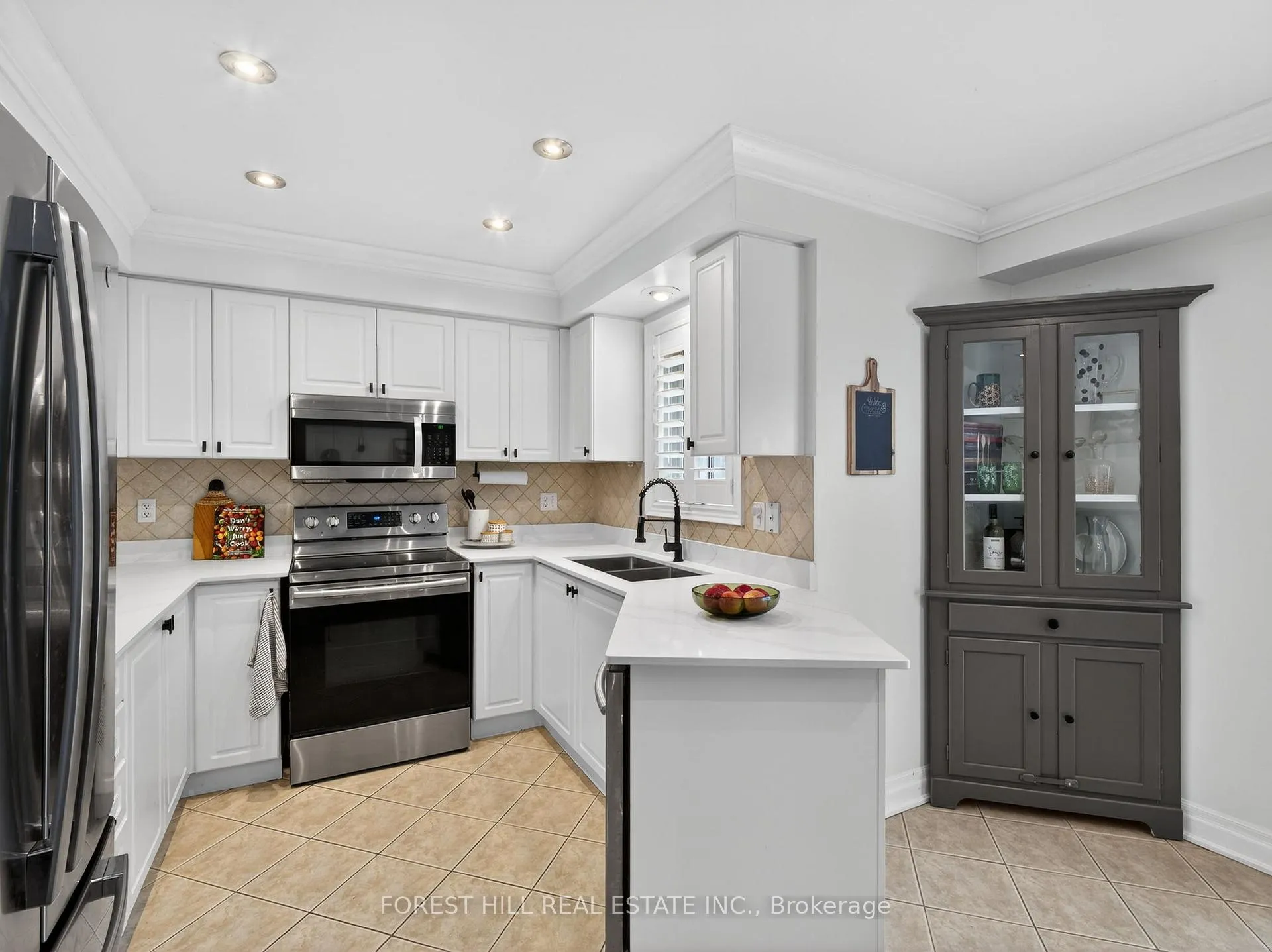Photo 13 of 11 Bestview Crescent, Vaughan, Rural Vaughan — HOMEH