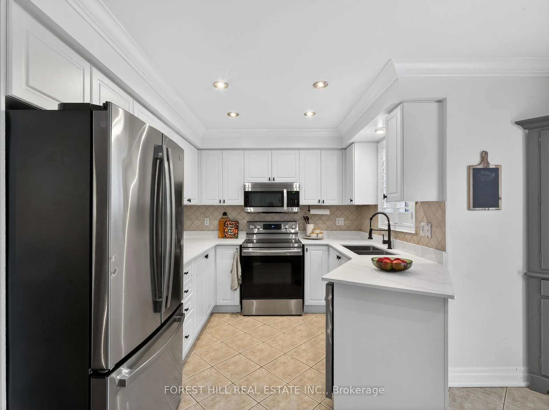 Photo 14 of 11 Bestview Crescent, Vaughan, Rural Vaughan — HOMEH