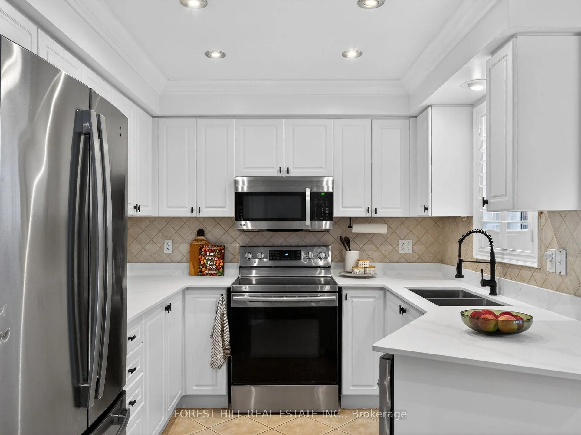 Photo 15 of 11 Bestview Crescent, Vaughan, Rural Vaughan — HOMEH