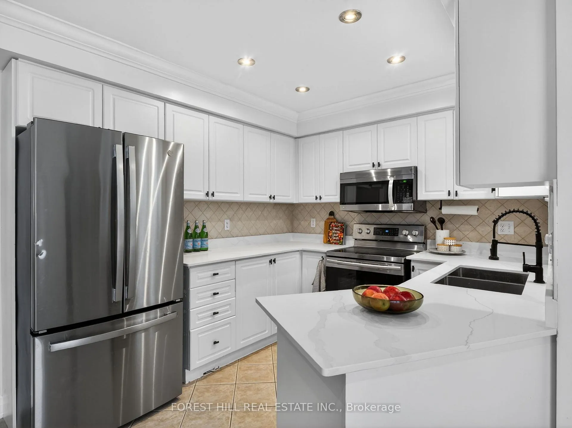 Photo 16 of 11 Bestview Crescent, Vaughan, Rural Vaughan — HOMEH