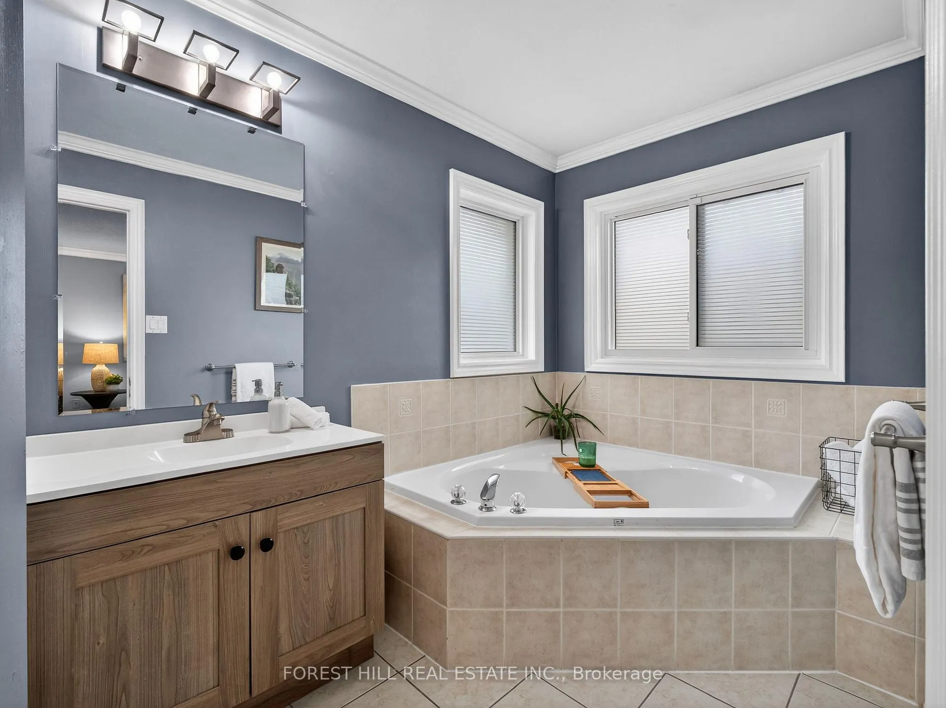 Photo 25 of 11 Bestview Crescent, Vaughan, Rural Vaughan — HOMEH