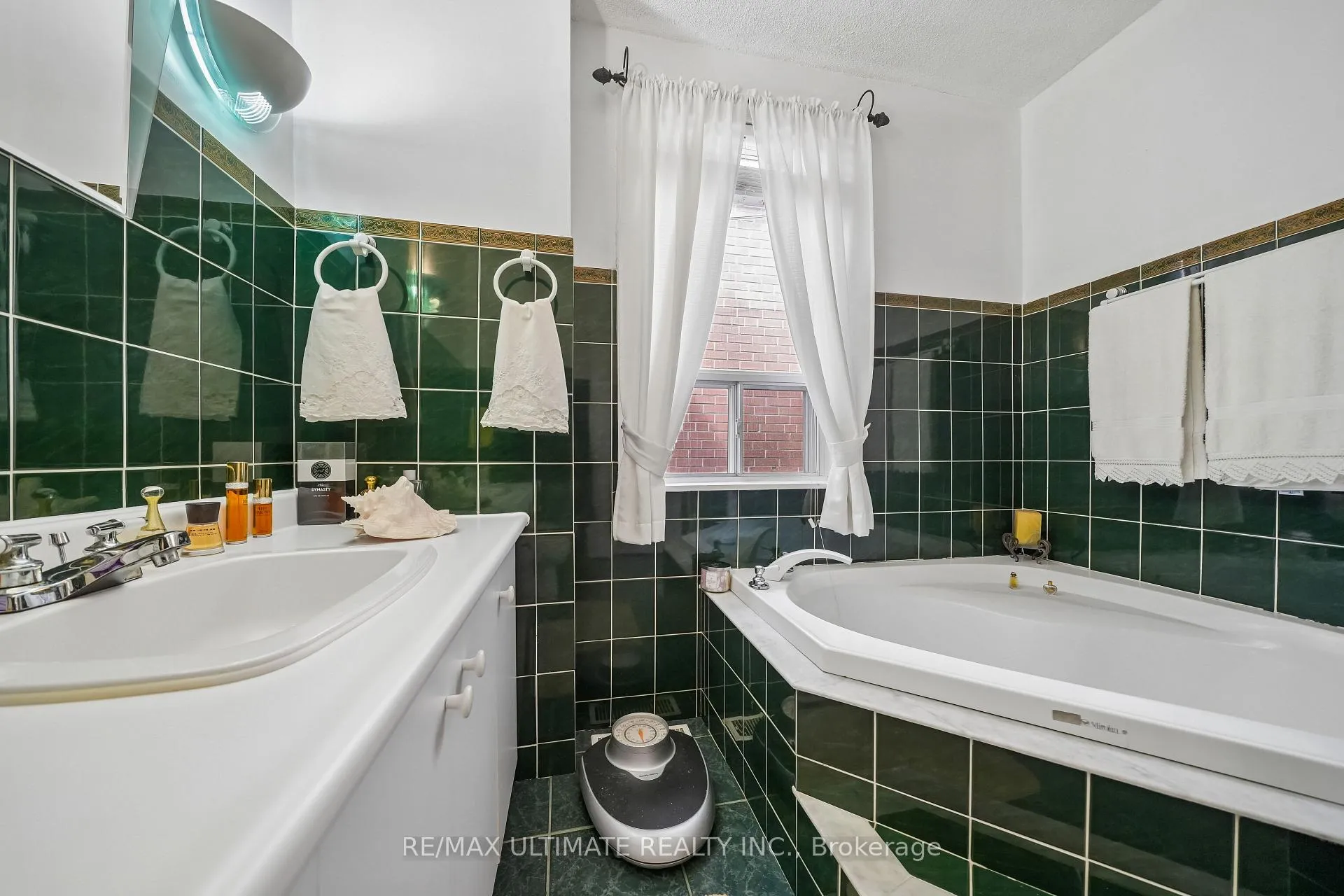 Photo 11 of 53 Gilbert Avenue, Toronto, Corso Italia-Davenport — HOMEH