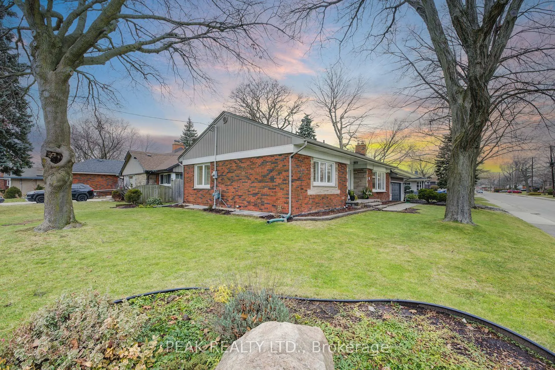 Photo 4 of 50 Edgewood Avenue, Hamilton, Sherwood — HOMEH