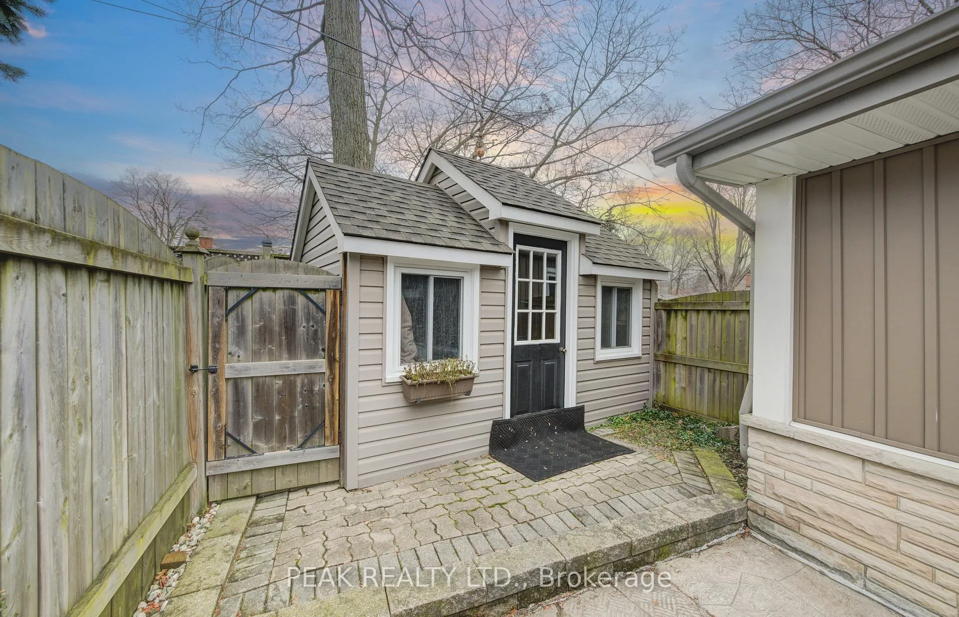 Photo 42 of 50 Edgewood Avenue, Hamilton, Sherwood — HOMEH
