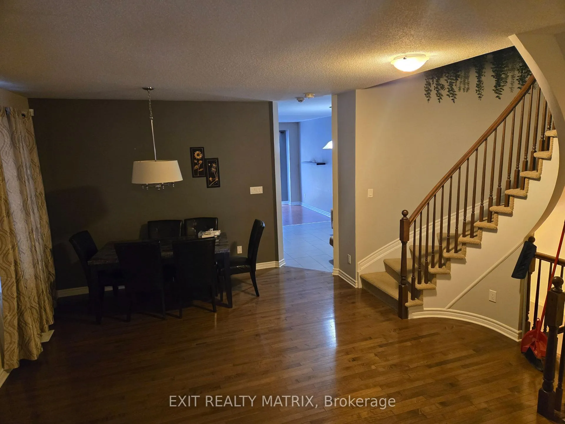 Photo 2 of 717 Hazelnut Crescent, Ottawa, Blossom Park/Kemp Park/Findlay Creek — HOMEH