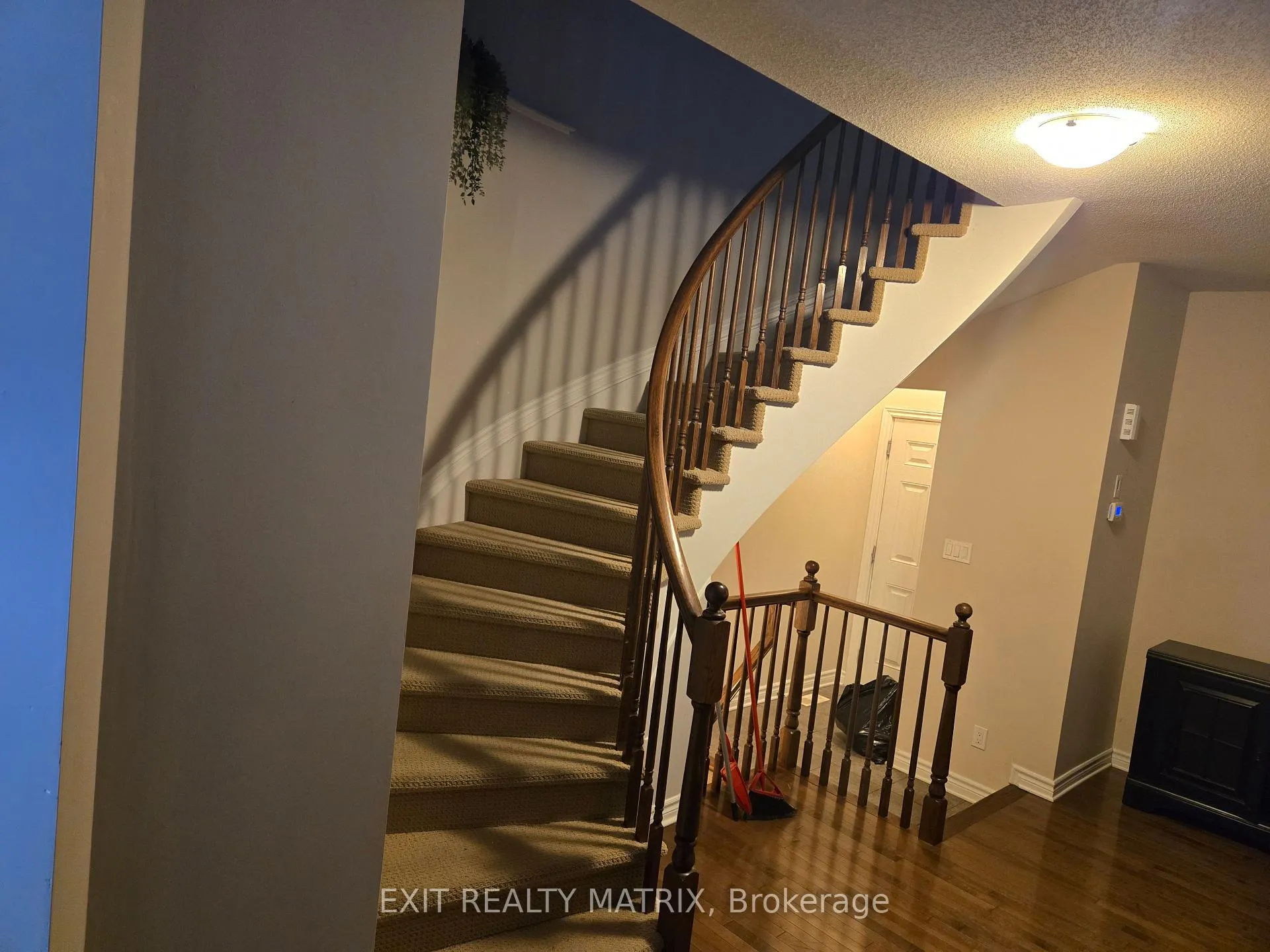 Photo 3 of 717 Hazelnut Crescent, Ottawa, Blossom Park/Kemp Park/Findlay Creek — HOMEH
