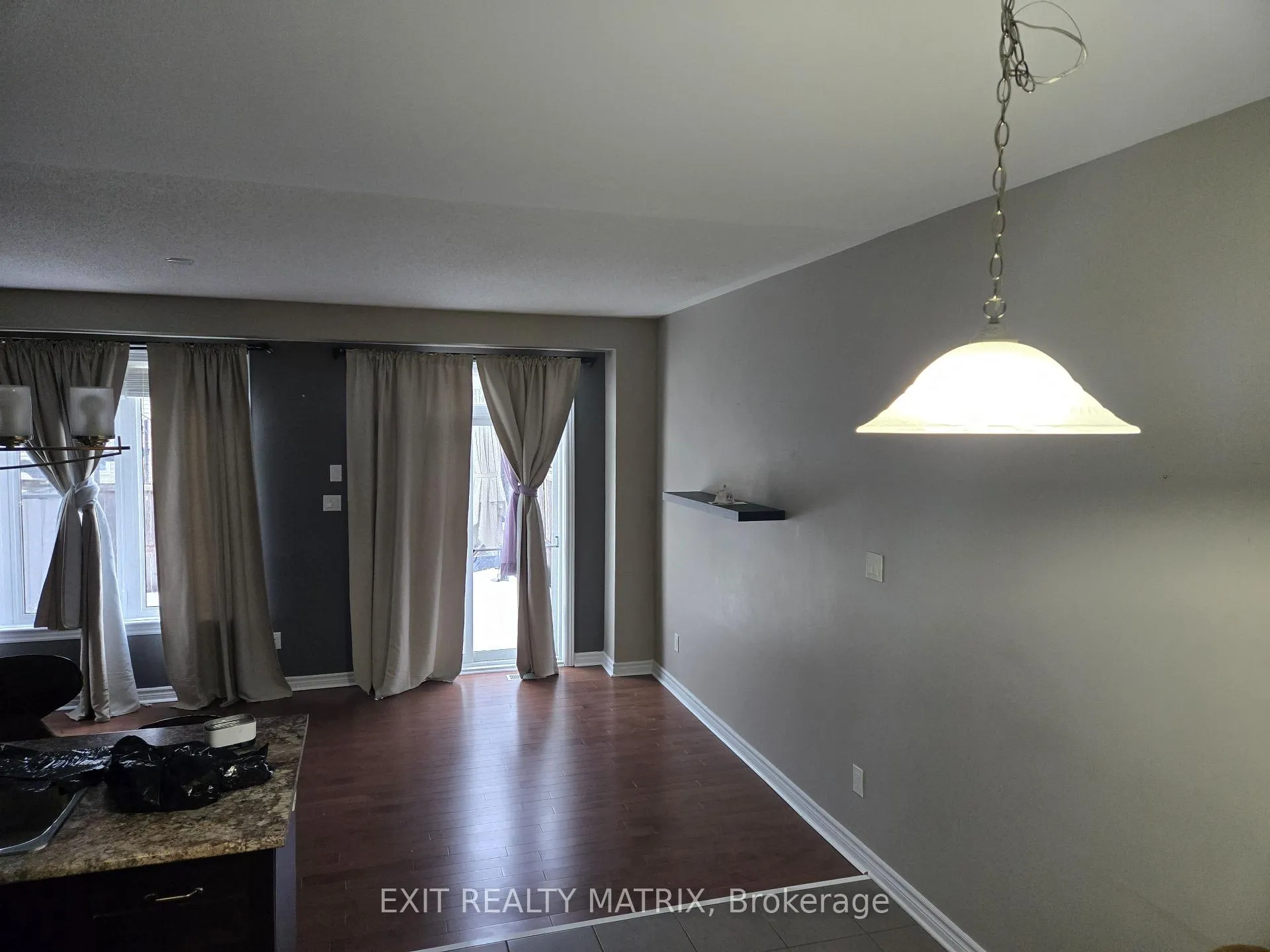 Photo 4 of 717 Hazelnut Crescent, Ottawa, Blossom Park/Kemp Park/Findlay Creek — HOMEH