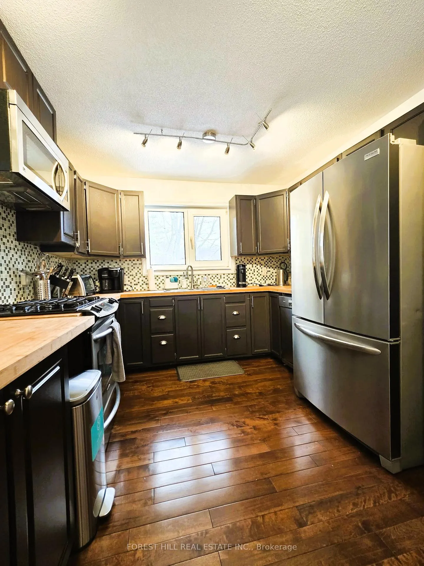 Photo 4 of 859 Lakeshore Road E, Oro-Medonte, Rural Oro-Medonte — HOMEH