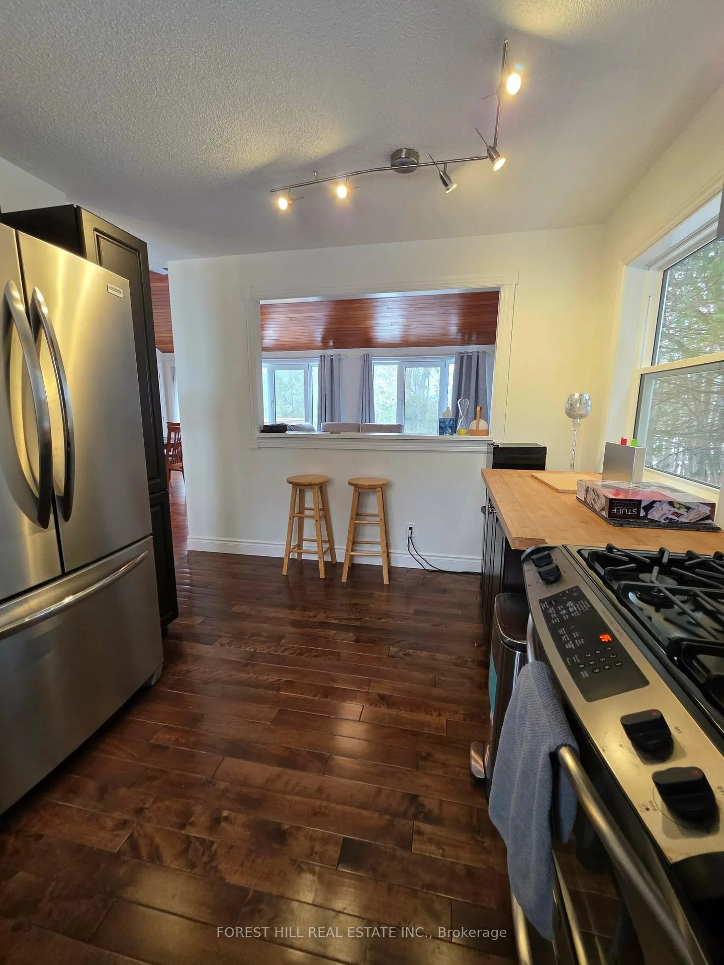 Photo 5 of 859 Lakeshore Road E, Oro-Medonte, Rural Oro-Medonte — HOMEH