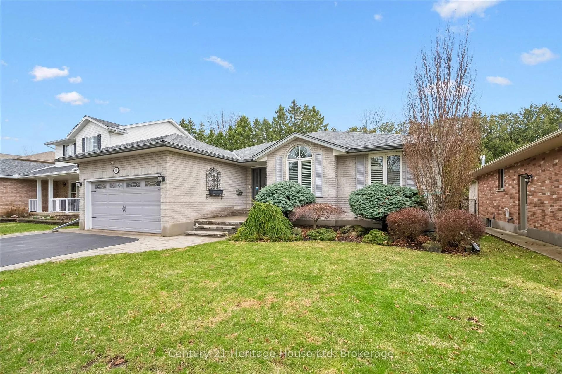 Photo 3 of 41 Thomas Boulevard, Centre Wellington, Elora/Salem — HOMEH