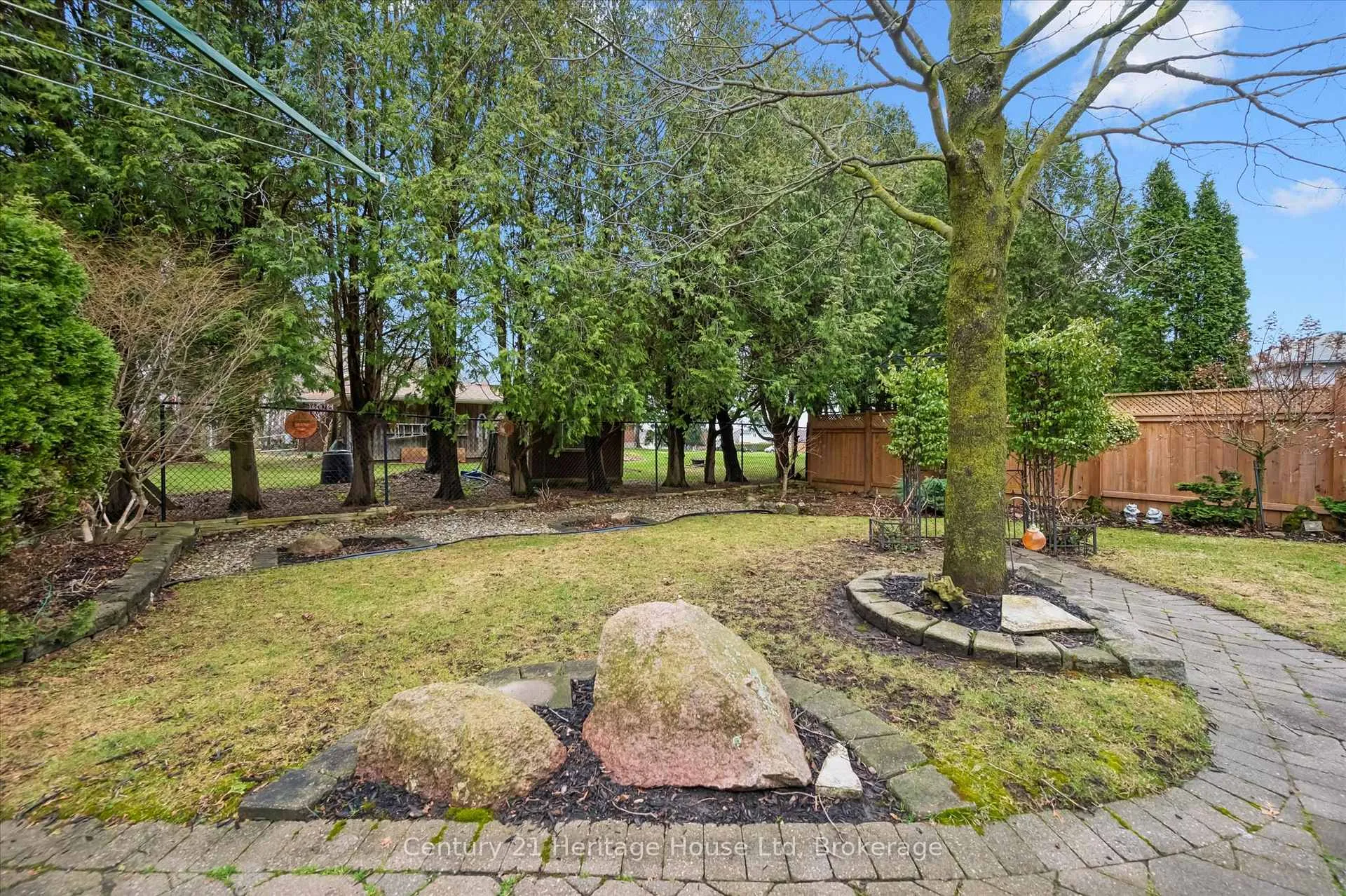Photo 37 of 41 Thomas Boulevard, Centre Wellington, Elora/Salem — HOMEH