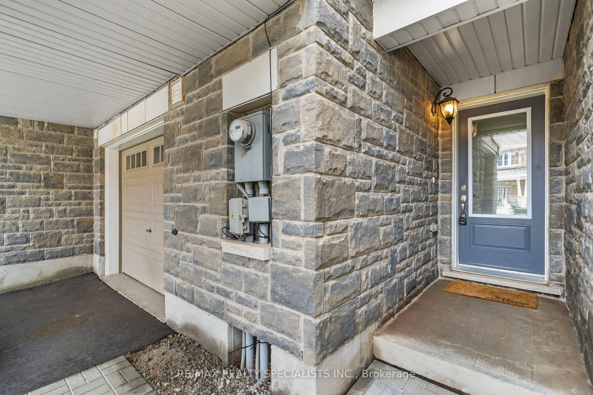 Photo 4 of 879 Sumac Crescent, Milton, Cobban — HOMEH