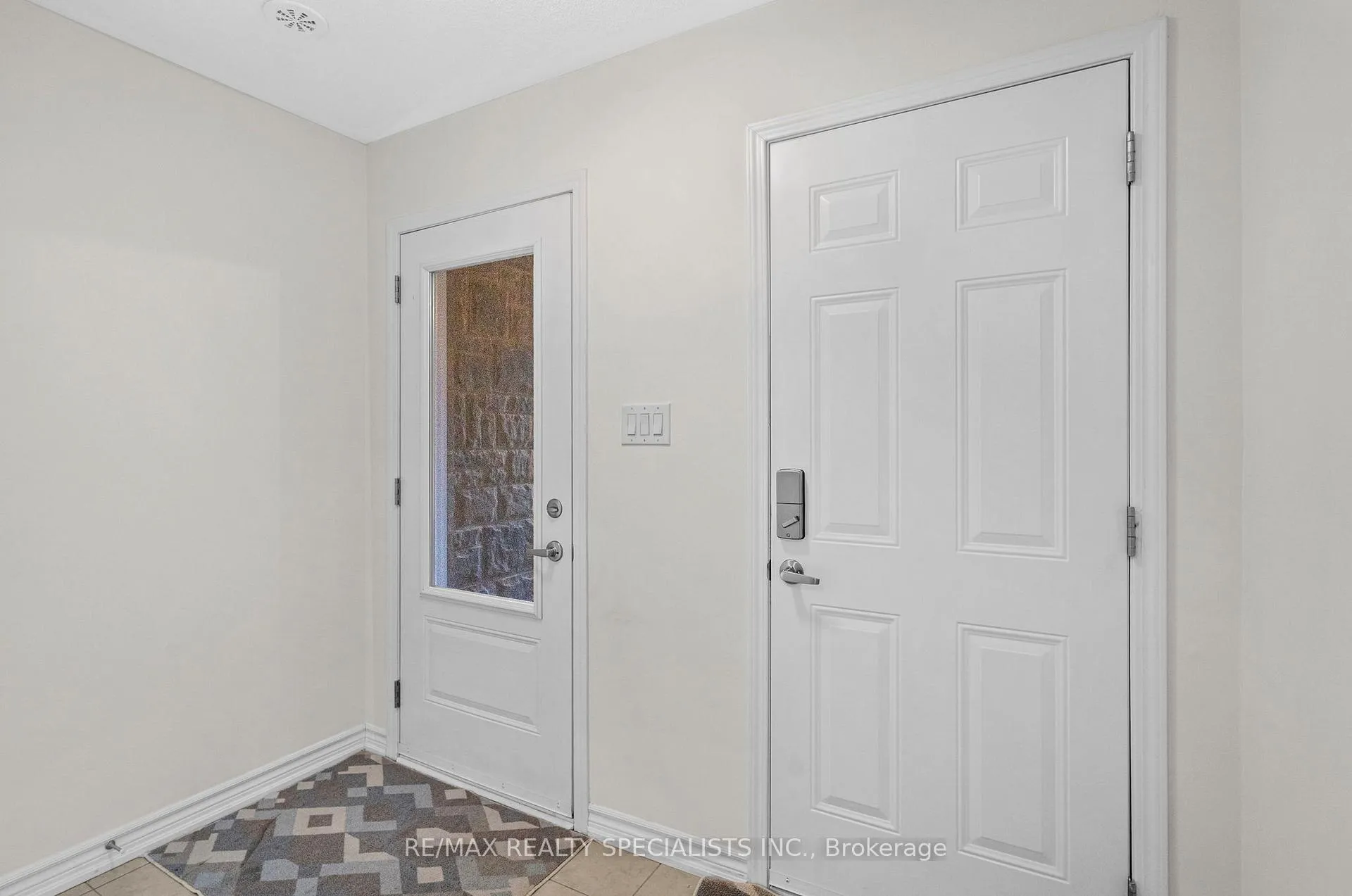 Photo 6 of 879 Sumac Crescent, Milton, Cobban — HOMEH