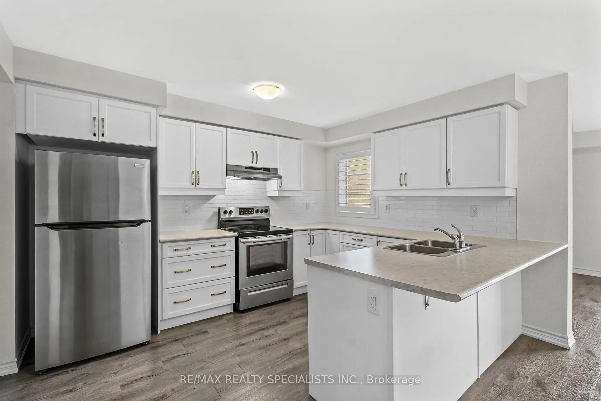 Photo 7 of 879 Sumac Crescent, Milton, Cobban — HOMEH