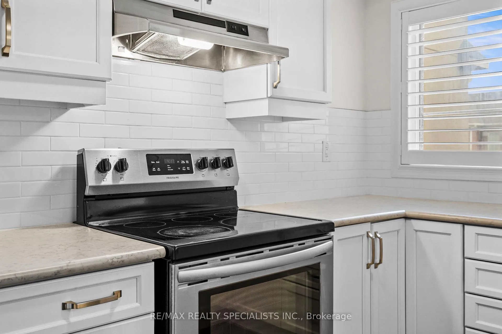 Photo 8 of 879 Sumac Crescent, Milton, Cobban — HOMEH